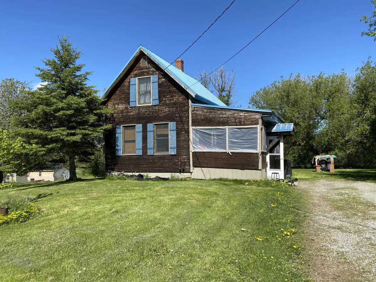 Presque Isle, ME 04769,4 Echo Lake RD