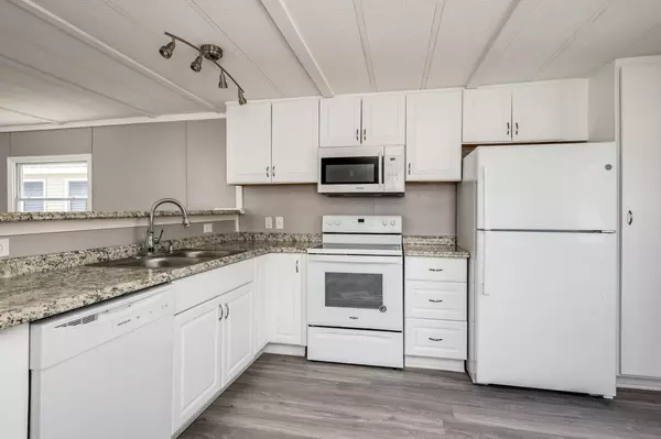 Kittery, ME 03904,66 Blackberry PL