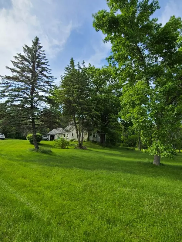 Sidney, ME 04330,2532 Middle RD