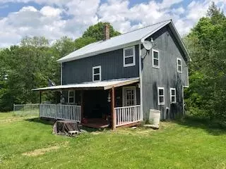 1 Oak DR, Abbot, ME 04406