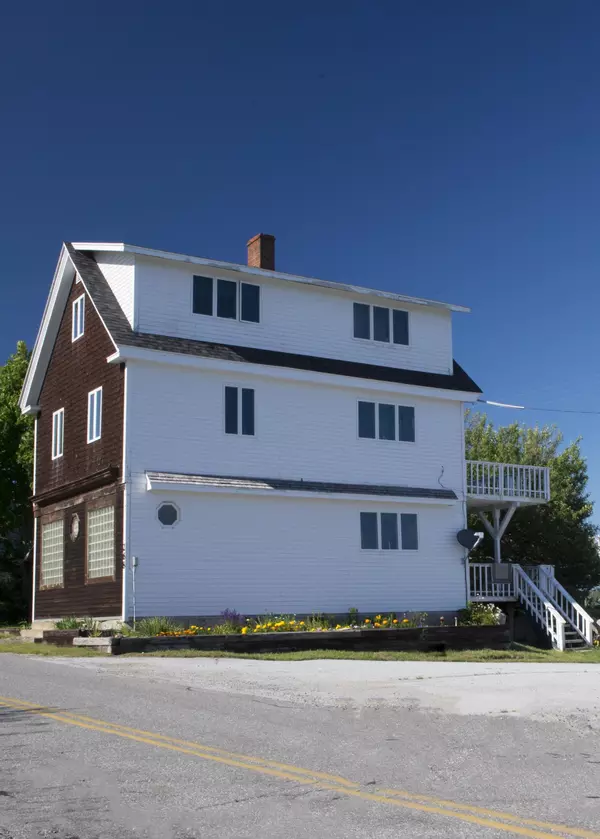 Swans Island, ME 04685,268 Harbor RD