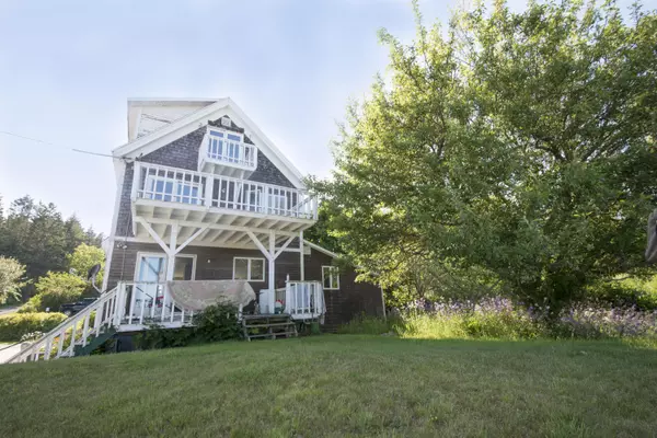 Swans Island, ME 04685,268 Harbor RD