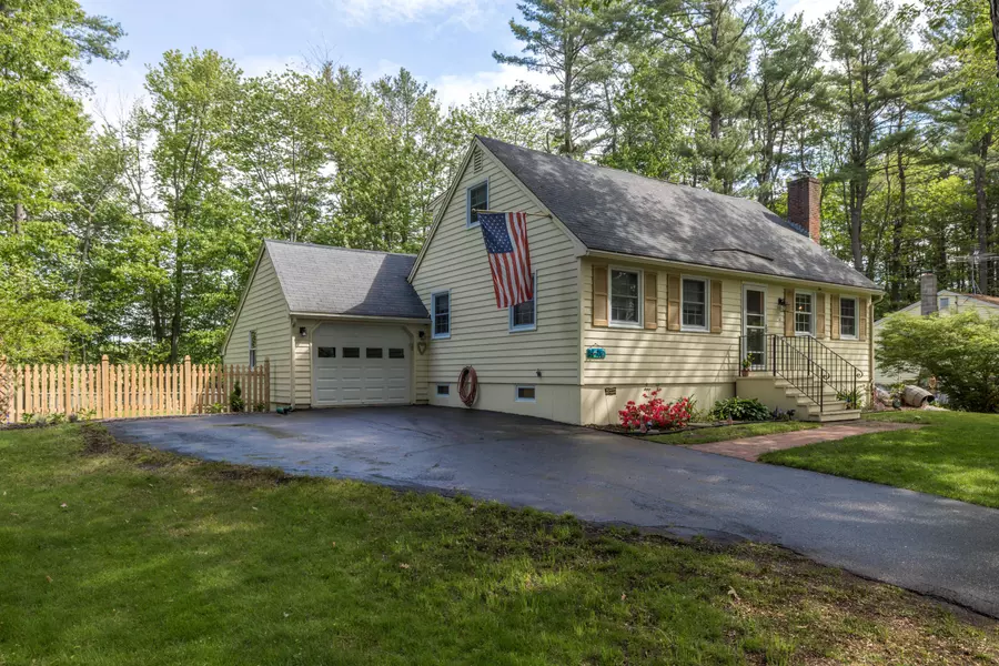 14 Bouchard DR, Brunswick, ME 04011