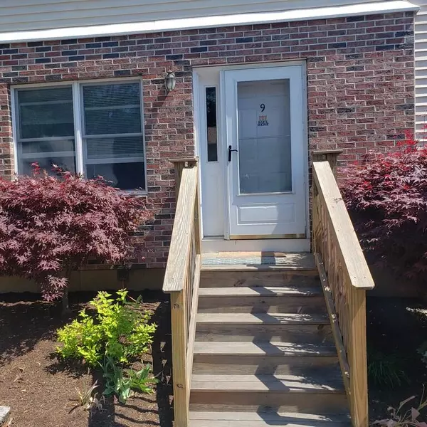 Orono, ME 04473,5 Colburn Drive #9