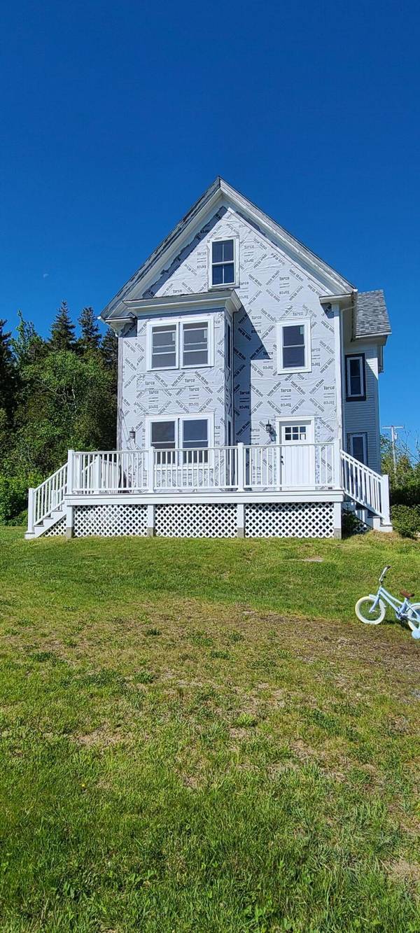 73 Main ST, Gouldsboro, ME 04669