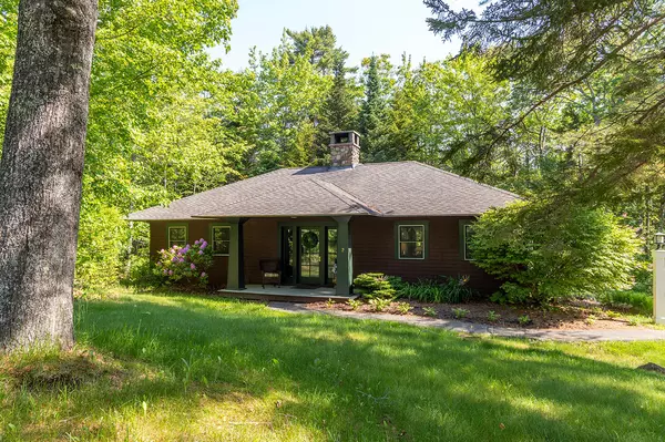 2 Eagle Point RD #3, Lincolnville, ME 04849