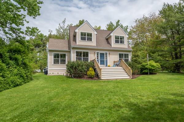 48 Black RD S, Searsport, ME 04974