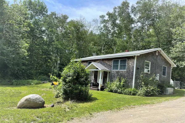 109 Hoffses RD, Waldoboro, ME 04572