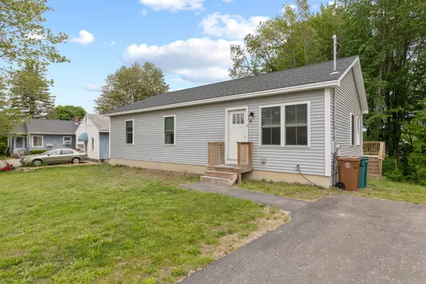 11 Buxton RD, Saco, ME 04072