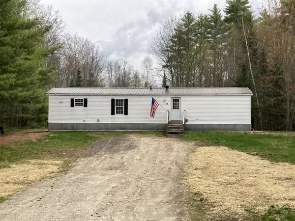 77 School ST, Baldwin, ME 04024