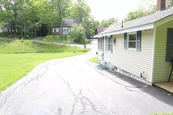 Gardiner, ME 04345,22 Maple ST