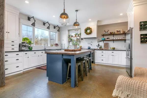 Freeport, ME 04032,137 Grant RD