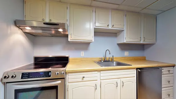 South Portland, ME 04106,757 Main ST #10