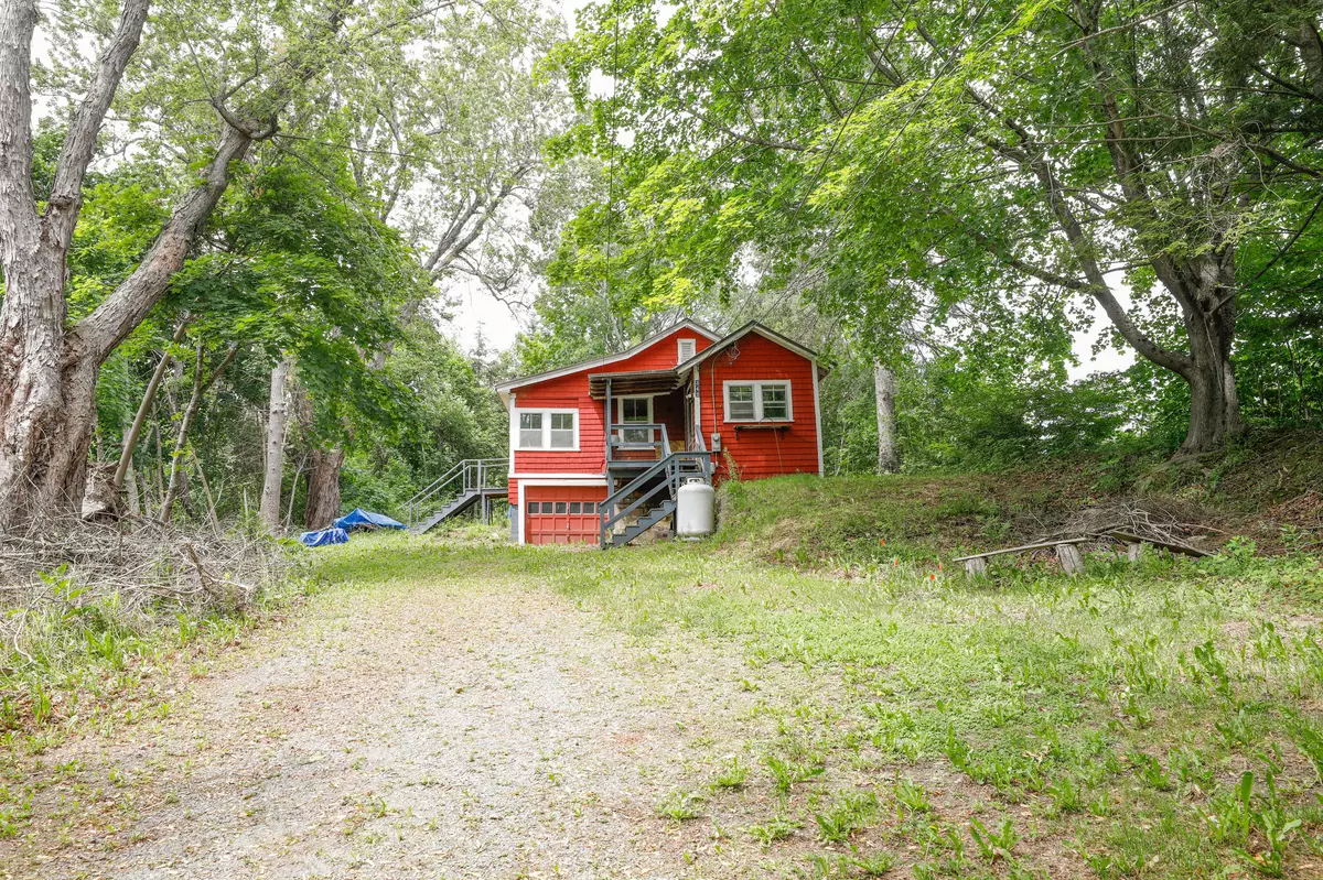 Hampden, ME 04444,342 Main RD S