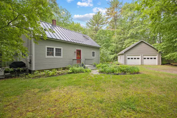 18 Old Pond RD, Buxton, ME 04093