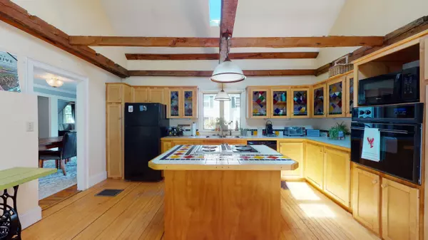 Thomaston, ME 04861,257 Main ST