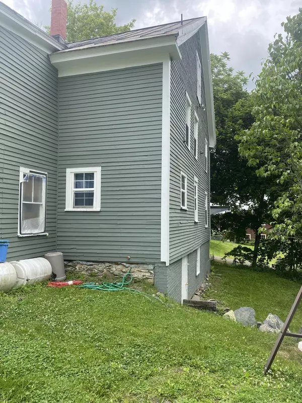 Oakland, ME 04963,46 East School ST