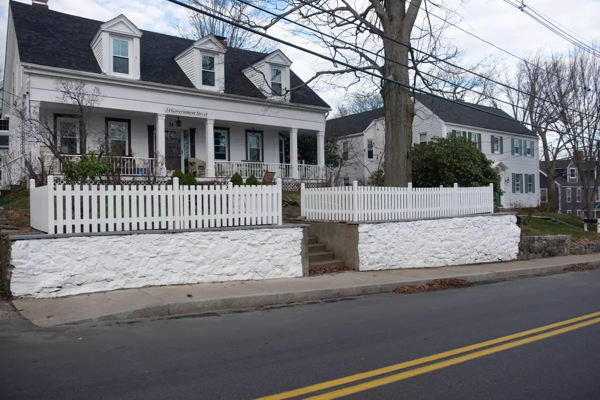 Kittery, ME 03904,34 Government ST