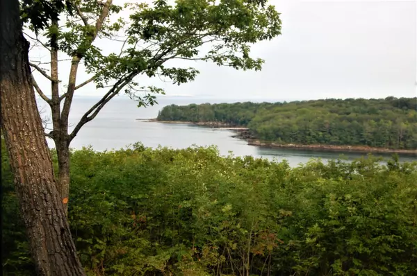 Rockport, ME 04856,9 Lookout LN