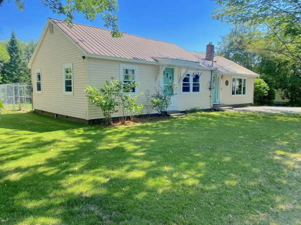 17 Airport RD, Norridgewock, ME 04957