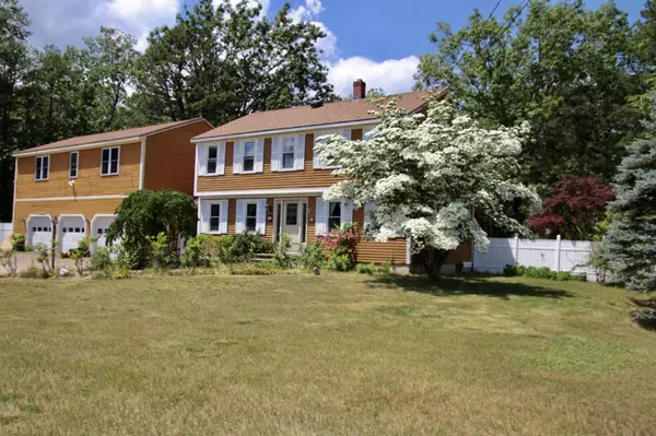 Kennebunk, ME 04043,2 Blueberry Pines DR