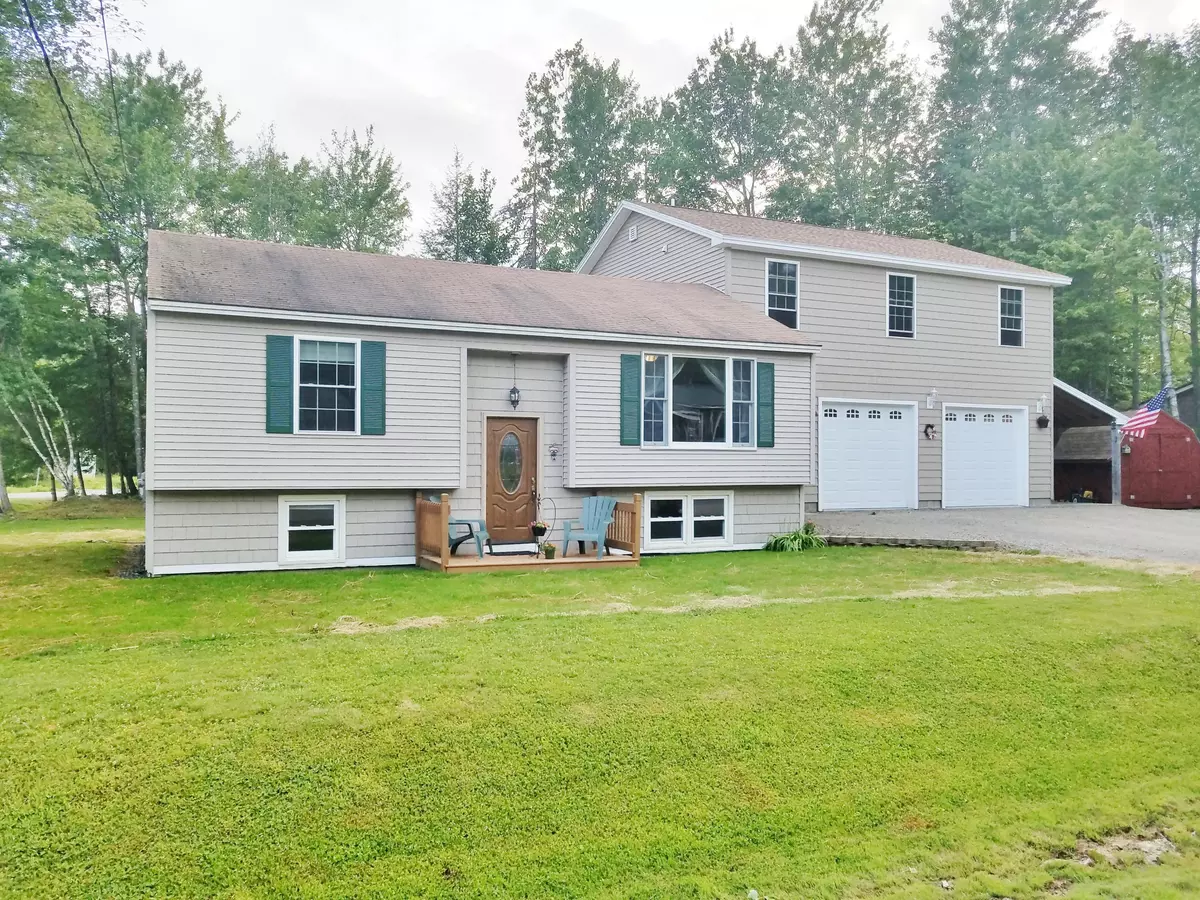 Milford, ME 04461,105 Henderson LN