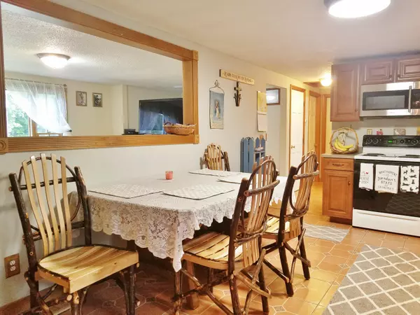 Milford, ME 04461,105 Henderson LN