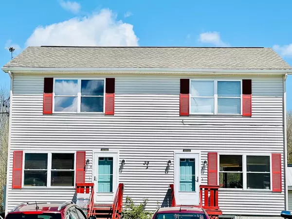 39 Buzzell DR, Winthrop, ME 04364