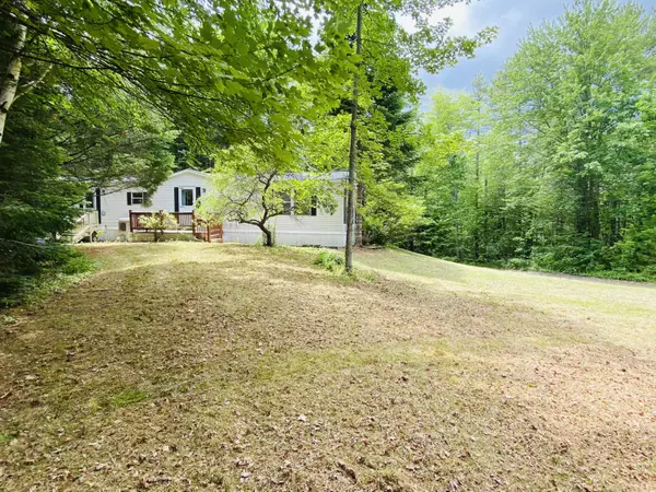 31 Hidden Acres LN, Naples, ME 04055