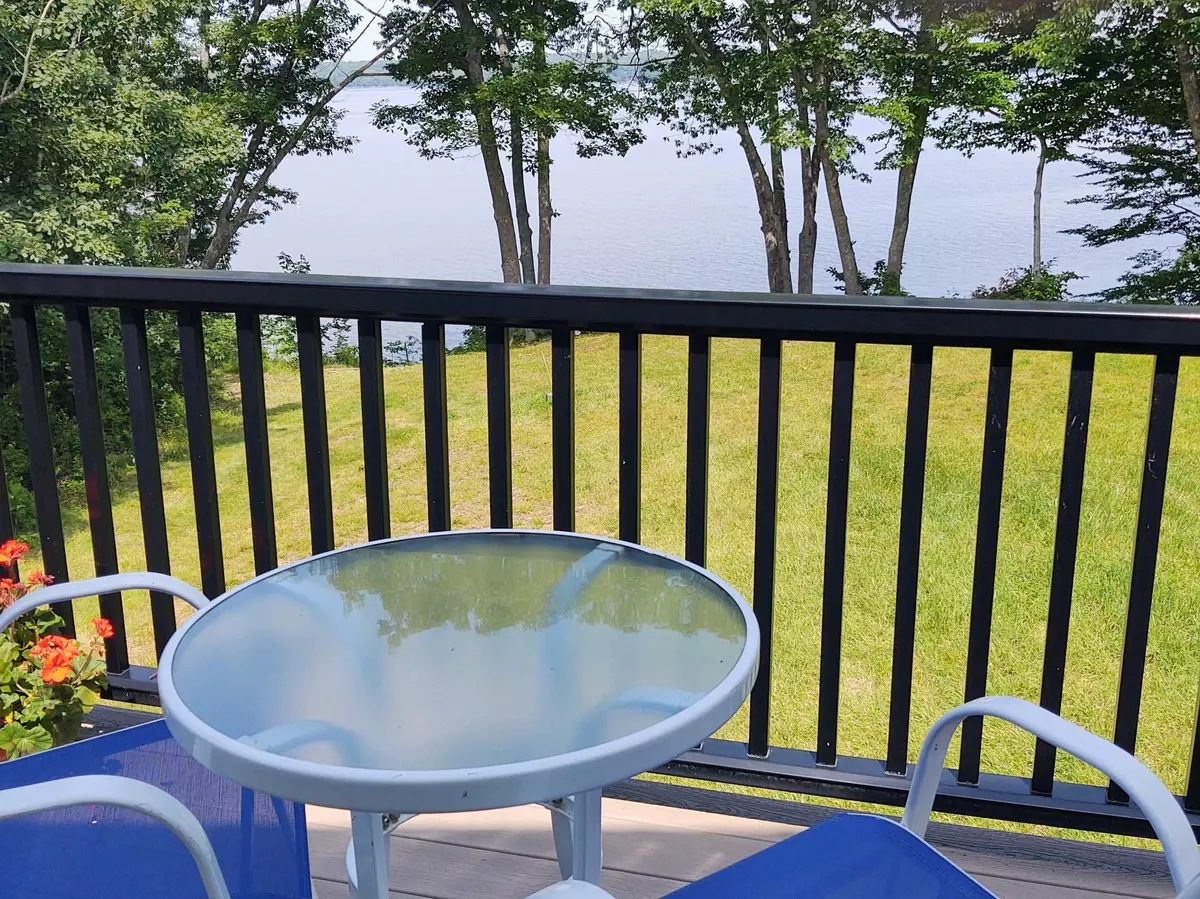 Waldoboro, ME 04572,1042 Dutch Neck RD