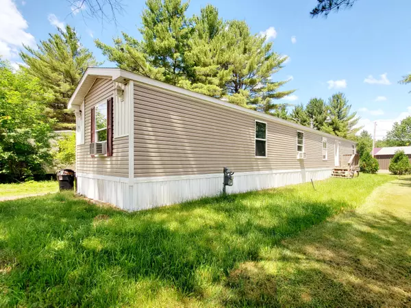 58 Victoria DR, Waterville, ME 04901