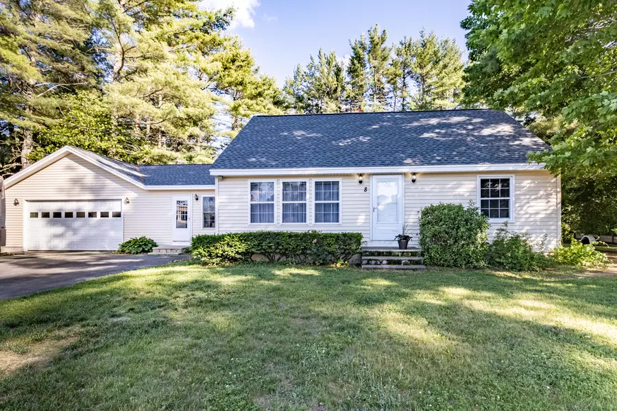 8 Spruce DR, Gray, ME 04039