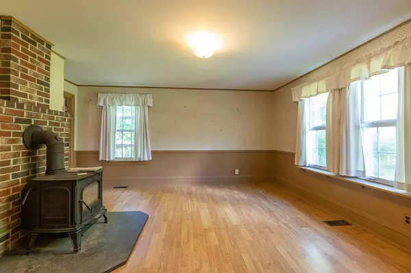 Warren, ME 04864,142 Oyster River RD