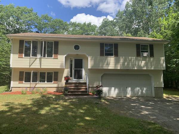 83 Smith RD, Hermon, ME 04401