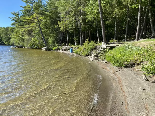 Holden, ME 04429,68 Moonlight DR