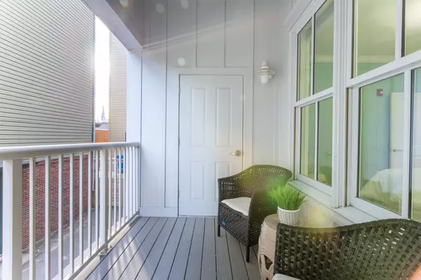 Portland, ME 04101,15 Middle ST #206