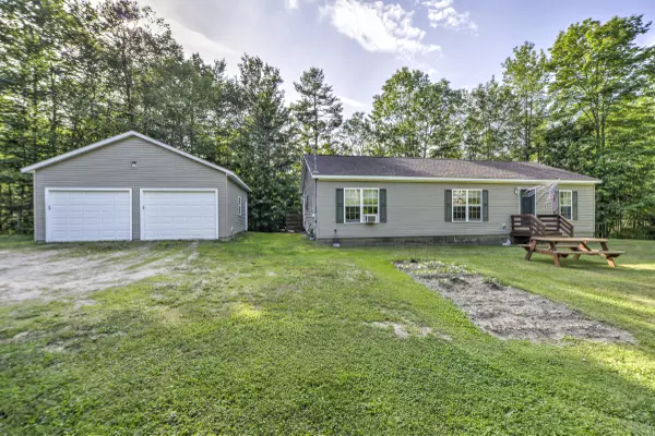 1220 Old Stage RD, Woolwich, ME 04579