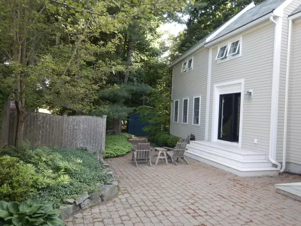 5 Johnson CT, Kittery, ME 03904