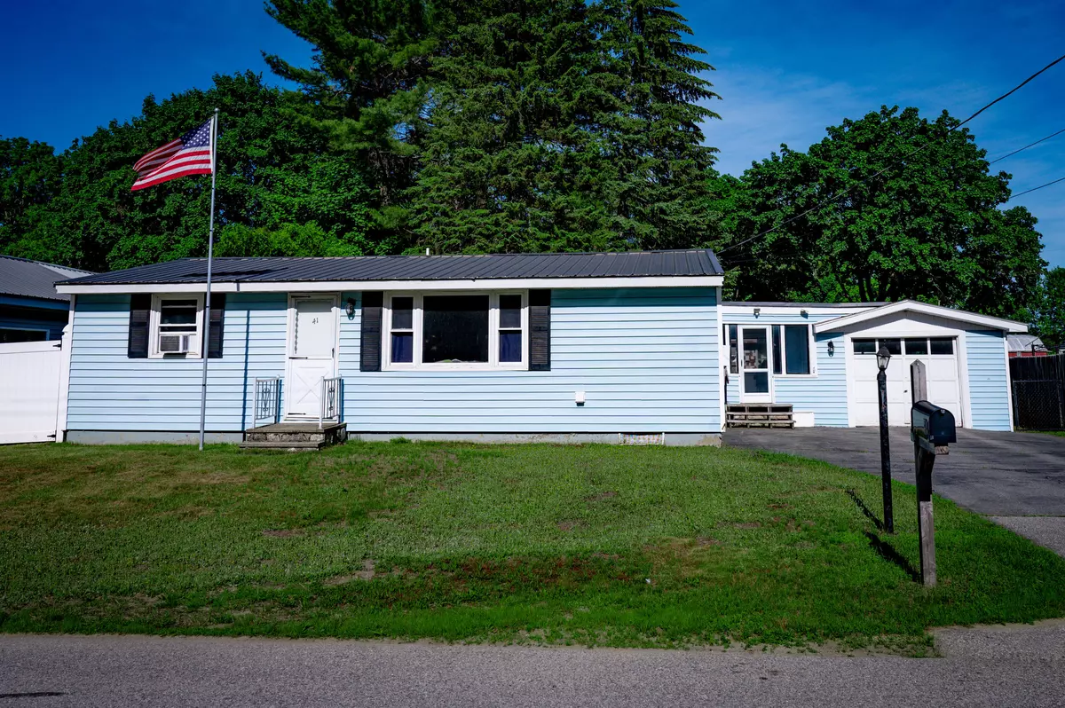Auburn, ME 04210,41 Heath LN
