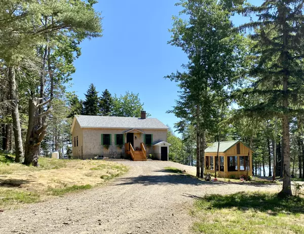 2 Seals Haven LN, Robbinston, ME 04671