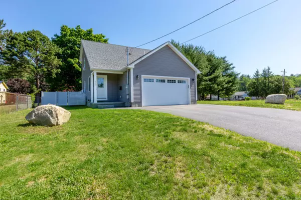 10 Bosse ST, Lewiston, ME 04240