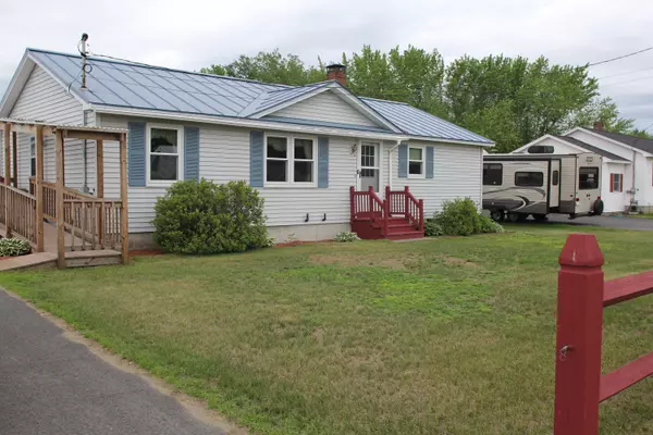 7 Dr Mann RD, Skowhegan, ME 04976