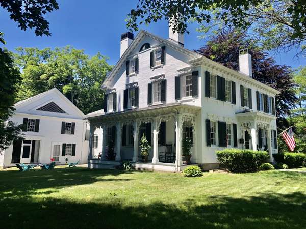 21 Summer ST, Kennebunk, ME 04043