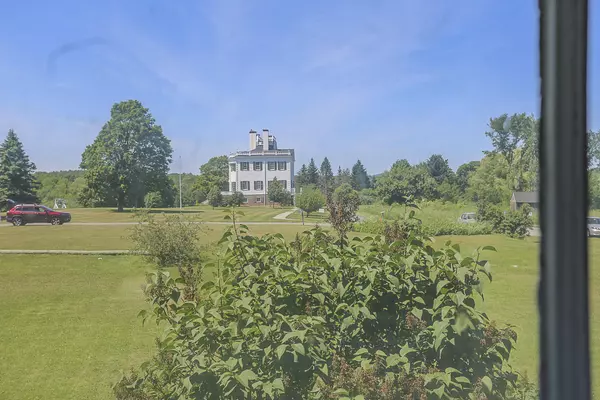 Thomaston, ME 04861,50 High ST