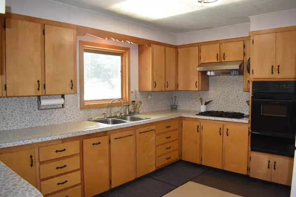 West Gardiner, ME 04345,751 High ST