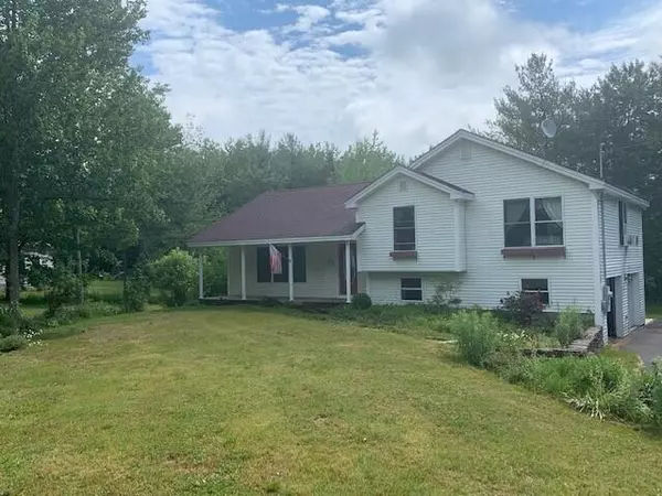 667 Bog RD, Hermon, ME 04401