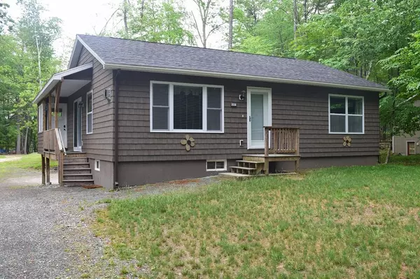 282 Thompsons Point RD, Naples, ME 04055