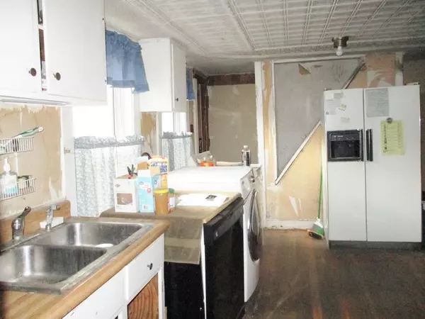 Winthrop, ME 04364,14 Town Hall LN