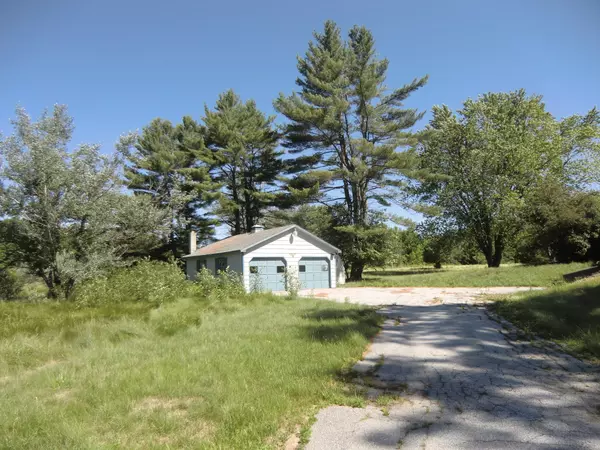 Palmyra, ME 04965,988 Main ST