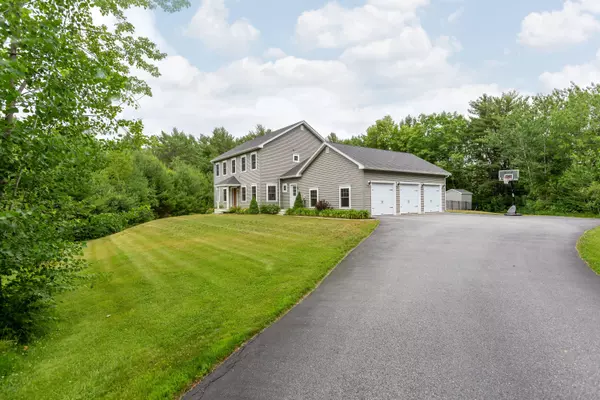 50 Little Androscoggin DR, Auburn, ME 04210
